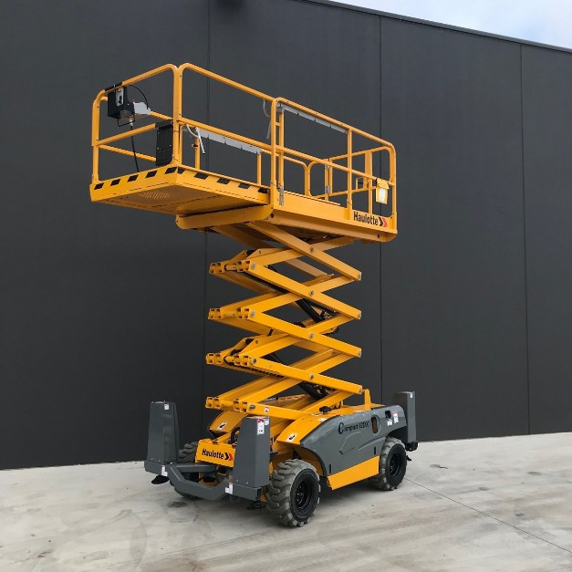 Key Regulations and Standards for Operating Scissor Lifts at Their Maximum Height