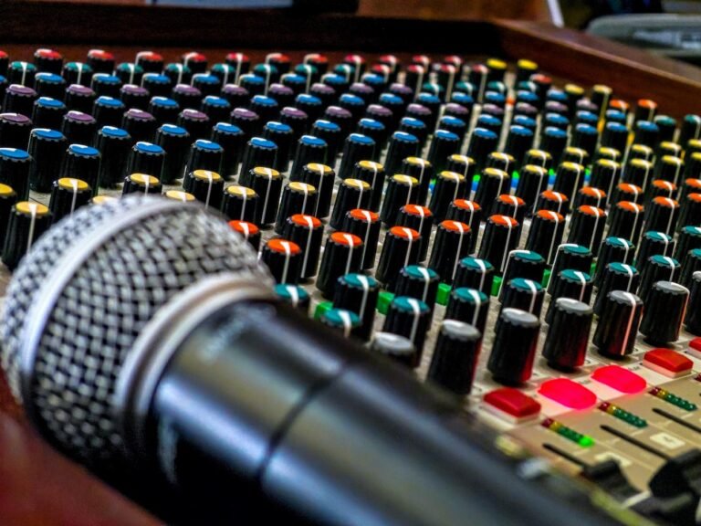 Understanding the Emcee Definition in Simple Words
